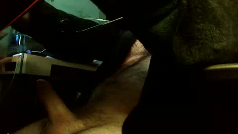 Snapshot of hockeybrad92 chatting on January 23, 11:48 am Hairy Hockey Player 92 online show from January 23, 11:48 am