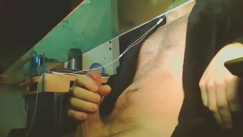 Snapshot of hockeybrad92 chatting on January 31, 10:31 am Hairy Hockey Player 92 online show from January 31, 10:31 am