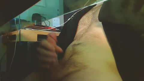 Snapshot of hockeybrad92 chatting on February 22, 11:24 am Hairy Hockey Player 92 online show from February 22, 11:24 am