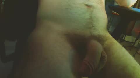 Snapshot of hockeybrad92 chatting on March 10, 10:59 am Hairy Hockey Player 92 online show from March 10, 10:59 am