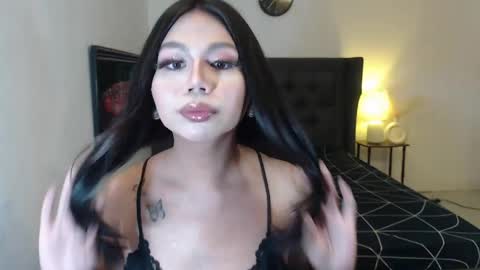 hoe_freesia online show from May 2, 4:23 pm