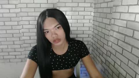 Snapshot of hoelyguine chatting on January 7, 8:39 am Guinevere3 online show from January 7, 8:39 am