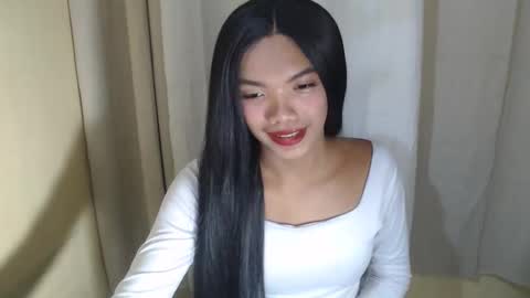 Snapshot of hoelyguine chatting on January 10, 5:26 pm Guinevere3 online show from January 10, 5:26 pm