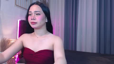 hoelymolly online show from February 4, 8:42 am