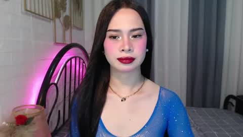 Snapshot of hoelymolly chatting on June 20, 6:22 pm hoelymolly online show from June 20, 6:22 pm