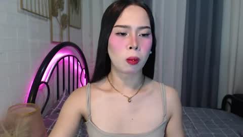 Snapshot of hoelymolly chatting on July 1, 6:18 pm hoelymolly online show from July 1, 6:18 pm