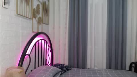 Snapshot of hoelymolly chatting on July 4, 2:18 am hoelymolly online show from July 4, 2:18 am