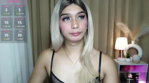 Snapshot of hoelymorri chatting on February 26, 2:10 am Hoelymorri online show from February 26, 2:10 am