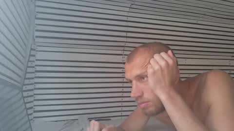 hola_homo online show from May 1, 6:12 pm