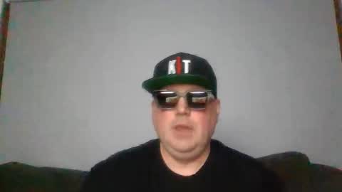 holden_minutz online show from April 22, 9:33 am