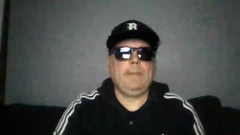 Snapshot of holden_minutz chatting on April 29, 6:39 am holden_minutz online show from April 29, 6:39 am