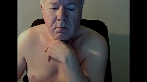 Snapshot of holgerhb53 chatting on January 30, 8:54 am Holger online show from January 30, 8:54 am