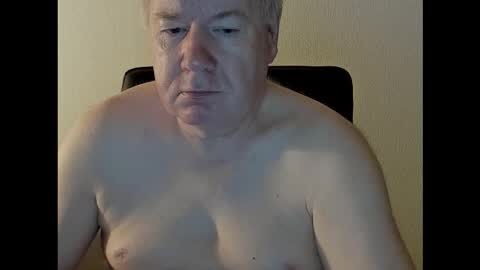 Snapshot of holgerhb53 chatting on October 19, 2:56 am Holger online show from October 19, 2:56 am