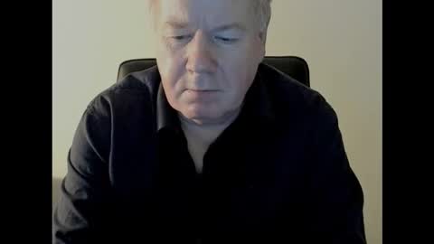 Snapshot of holgerhb53 chatting on October 22, 2:06 pm Holger online show from October 22, 2:06 pm