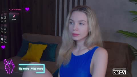 Snapshot of holl1would chatting on January 28, 6:27 am My social media links subscribe to support me online show from January 28, 6:27 am