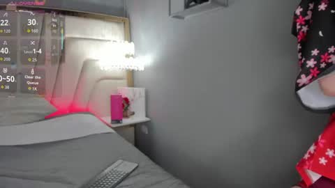 Snapshot of hollannd_ chatting on July 9, 5:17 pm Holland online show from July 9, 5:17 pm