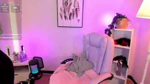 Hollie online show from April 16, 12:06 pm