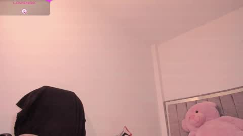 holly_16 online show from March 26, 7:52 pm