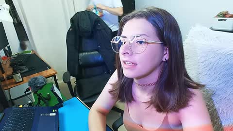 Holly and Honey online show from December 26, 9:58 pm