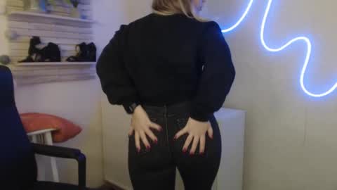 Holly online show from February 6, 5:14 am