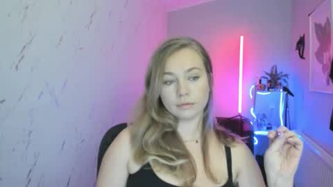 Holly online show from October 22, 6:40 pm