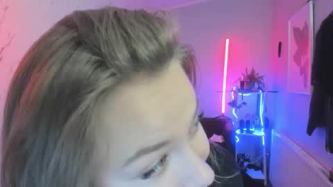 Holly online show from November 24, 8:30 pm