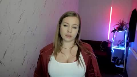 Holly online show from January 7, 9:39 pm