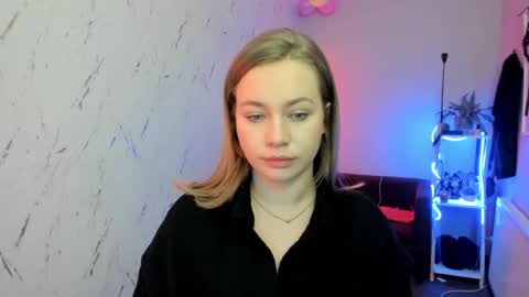 Holly online show from February 4, 8:14 pm