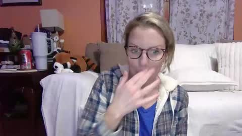 Snapshot of holly_bourbon chatting on October 16, 11:17 pm holly_bourbon online show from October 16, 11:17 pm