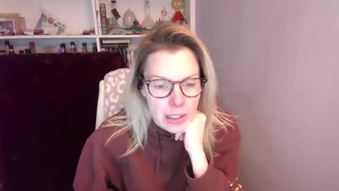 holly_bourbon online show from February 23, 8:06 pm