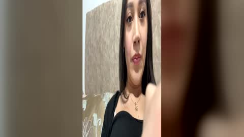 Snapshot of holly_little2 chatting on June 23, 11:36 pm Sophie online show from June 23, 11:36 pm
