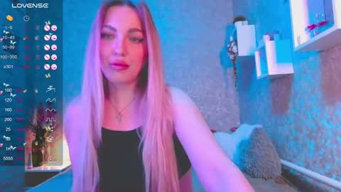 holly_molly8 online show from December 21, 8:54 pm