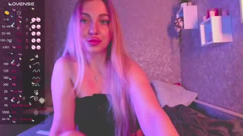 holly_molly8 online show from January 12, 8:36 pm
