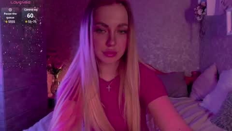 holly_molly8 online show from February 25, 11:00 pm