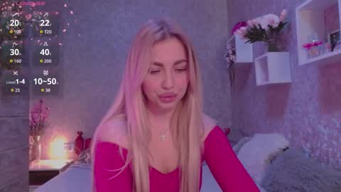 holly_molly8 online show from October 7, 6:10 am