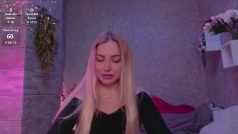 holly_molly8 online show from October 16, 8:10 pm