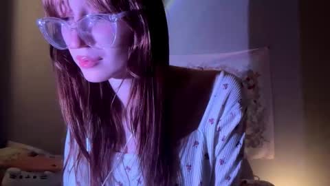 holly_sinner_ online show from April 10, 10:25 pm