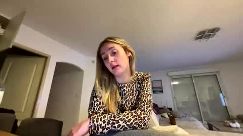 Snapshot of hollyandelon chatting on October 26, 9:31 pm hollyandelon online show from October 26, 9:31 pm