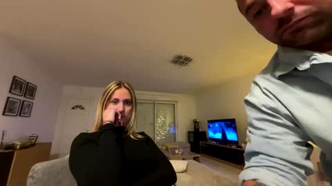 Snapshot of hollyandelon chatting on November 19, 12:21 am hollyandelon online show from November 19, 12:21 am