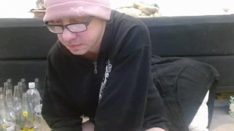 Holly Hawkes online show from February 9, 11:15 pm