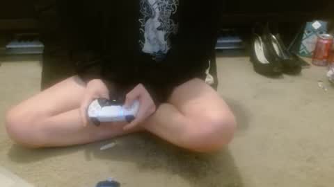 Holly Hawkes online show from February 22, 9:35 pm