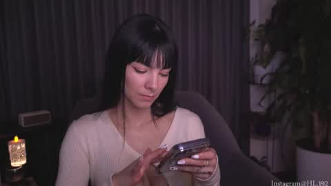 Holly Linder online show from November 30, 1:53 am