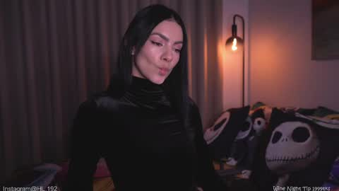 Holly Linder online show from June 6, 1:43 am