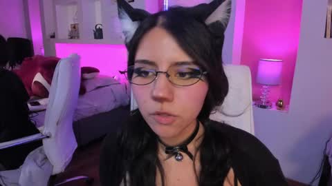 hollypeach_ online show from April 13, 8:14 pm