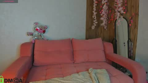 Snapshot of hollyray_ chatting on April 6, 1:14 am Holly online show from April 6, 1:14 am