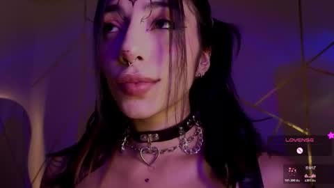 Snapshot of hollyxx_ chatting on February 4, 11:42 pm holly online show from February 4, 11:42 pm