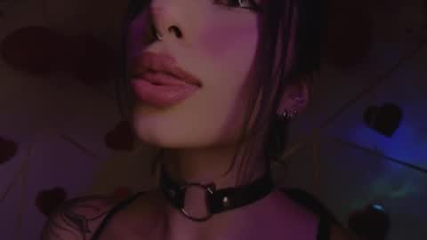 Snapshot of hollyxx_ chatting on February 18, 3:46 am holly online show from February 18, 3:46 am