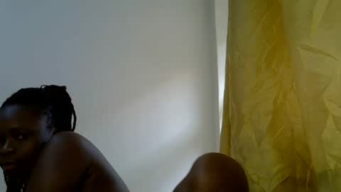 holy_ebony online show from June 1, 8:38 am