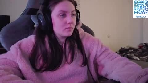 Snapshot of holy_kveta chatting on February 7, 3:21 am Kviki online show from February 7, 3:21 am