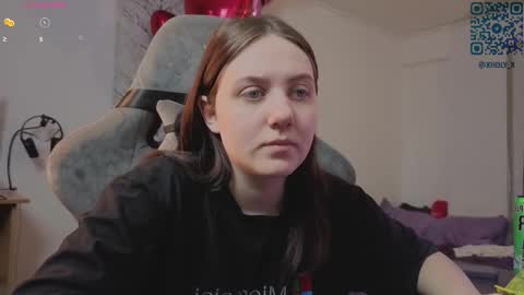 Snapshot of holy_kveta chatting on February 17, 3:25 am Kviki online show from February 17, 3:25 am